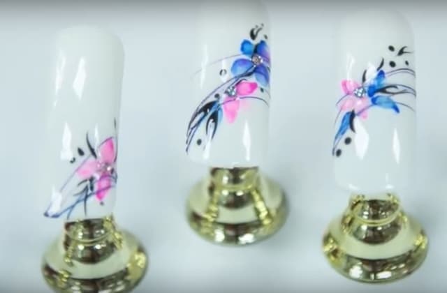 Современные тенденции маникюра с брендом Bravo - белый стайлинг