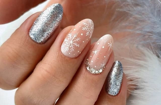 Яркие идеи новогоднего маникюра