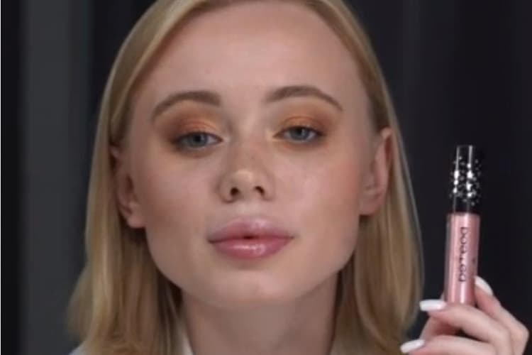 Сверкающий блеск для губ от Poeteq