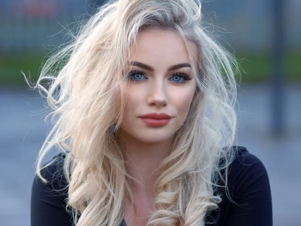 Как убрать нежелательные желтые оттенки после обесцвечивания волос