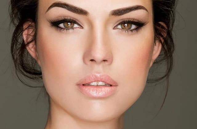 Равнение на лето. Модные стрелки: какие выбрать и как нарисовать