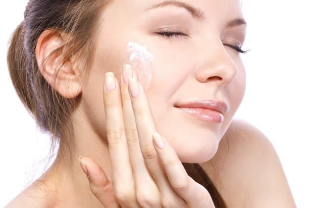 Выбираем крем и шампунь для жирной кожи: какое средство лучше?