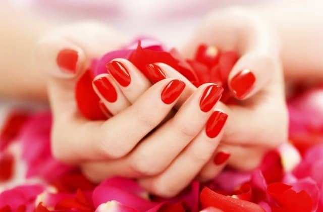 Как выбрать масло для кутикулы: читаем состав