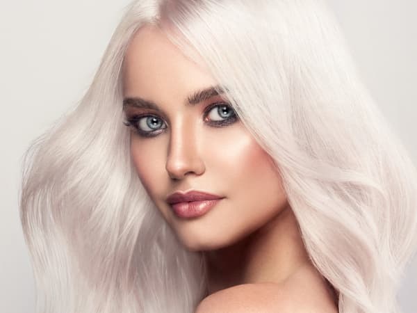 Профессионалы рекомендуют: как ухаживать за осветленными волосами в домашних условиях?