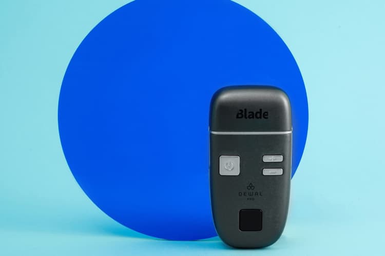 Новинка от Dewal - беспроводной шейвер Blade Grafit