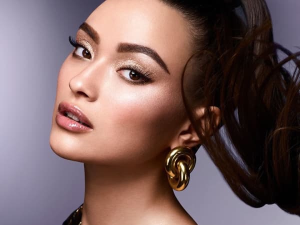 Голографический эффект на губах